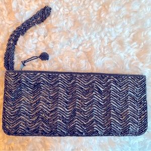La Regale Vintage Beaded Zippered clutch